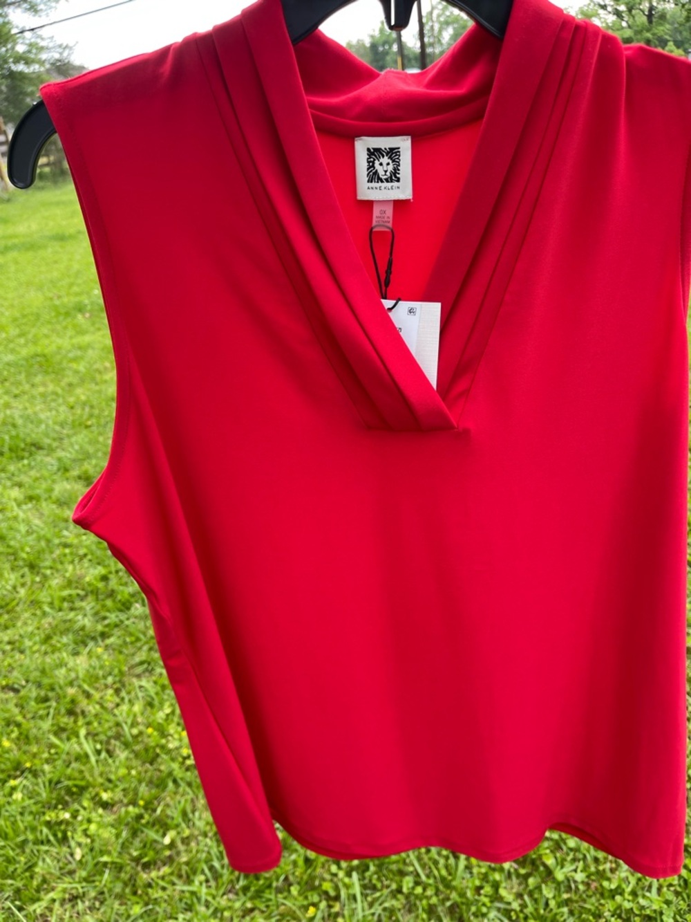 Anne Klein Red Sleeveless V-Neck Womens Top With Draped Collar Sz OX Flaws - Picture 1 of 11
